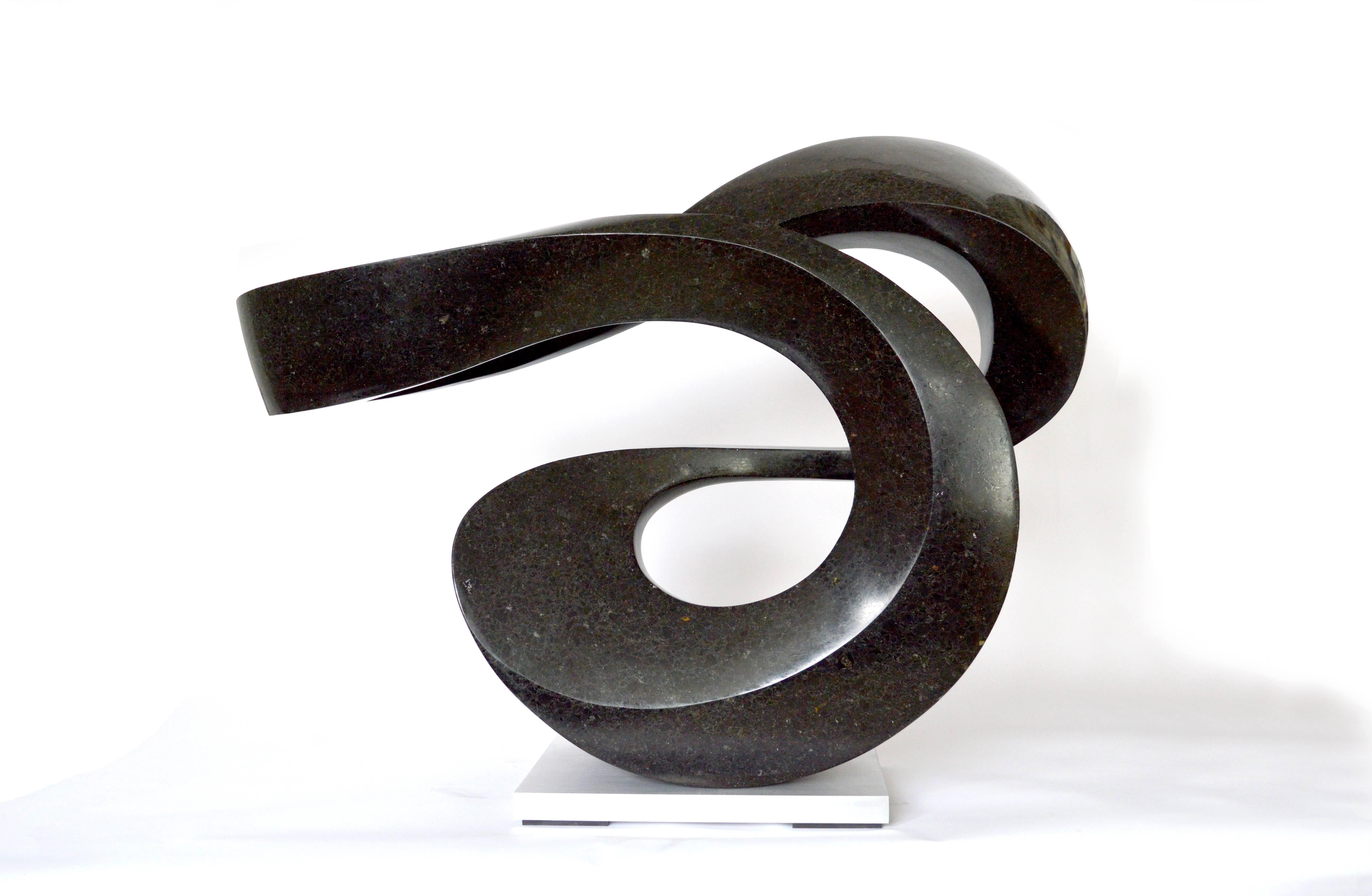 Zephyr Minor 5/50 - glatt, schwarz, Granit, Innen- und Außenbereich, abstrakte Skulptur im Angebot 1