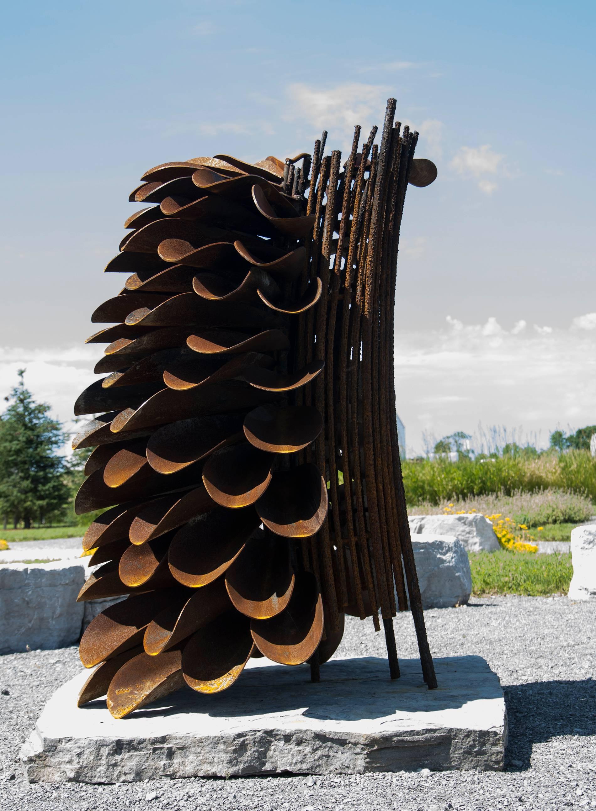 Segmento - Cono de fuego - gran escultura de exterior de acero corten inspirada en la naturaleza - Sculpture de Floyd Elzinga