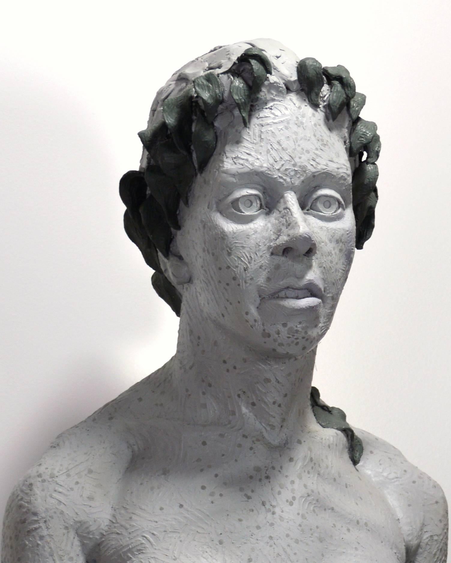 Woman Wearing Wilting Laurels - kantig, lebensgroß, nackt, weiblich, Wandskulptur (Zeitgenössisch), Sculpture, von Nicholas Crombach