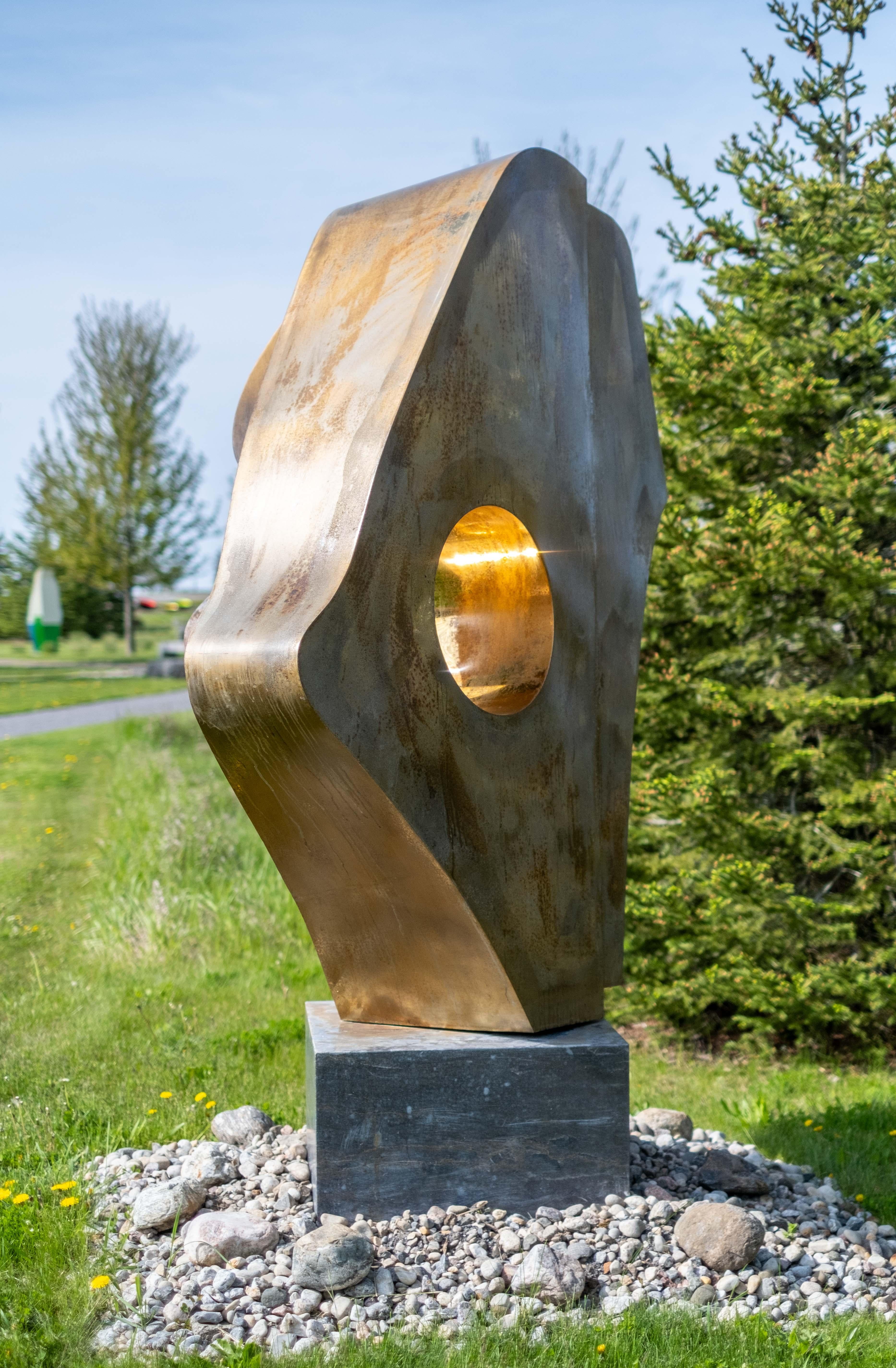 Andromeda, grande sculpture d'extérieur abstraite en acier inoxydable plaqué or 24 carats 2