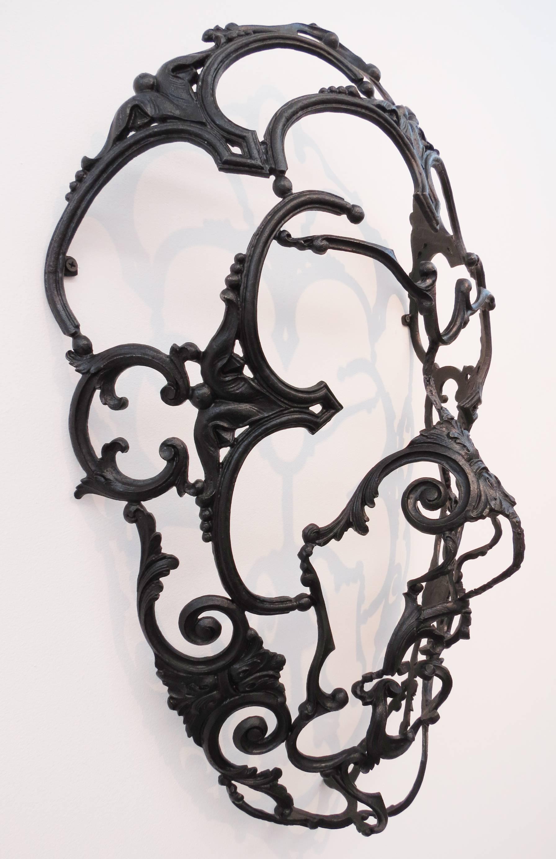 Kuro Koi AP -  negro, rústico, barroco, rostro, figurativo, escultura mural de bronce - Sculpture de Dale Dunning