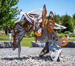 „Swarm“: Skulptur aus Monarchfaltern, Cortenstahl und Edelstahl