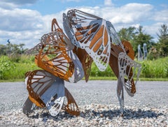„Swarm“: Skulptur aus Monarchfaltern, Cortenstahl und Edelstahl