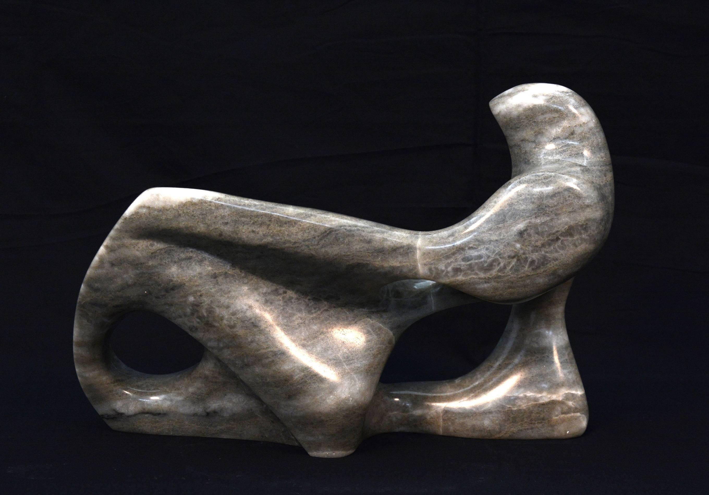 Liegende Figur aus Alabaster – glatt, Stein, figurativ, Tischskulptur (Abstrakt), Sculpture, von Jeremy Guy
