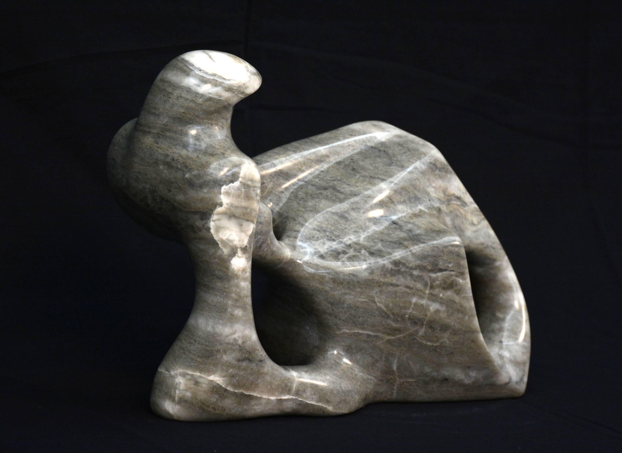 Liegende Figur aus Alabaster – glatt, Stein, figurativ, Tischskulptur (Schwarz), Figurative Sculpture, von Jeremy Guy