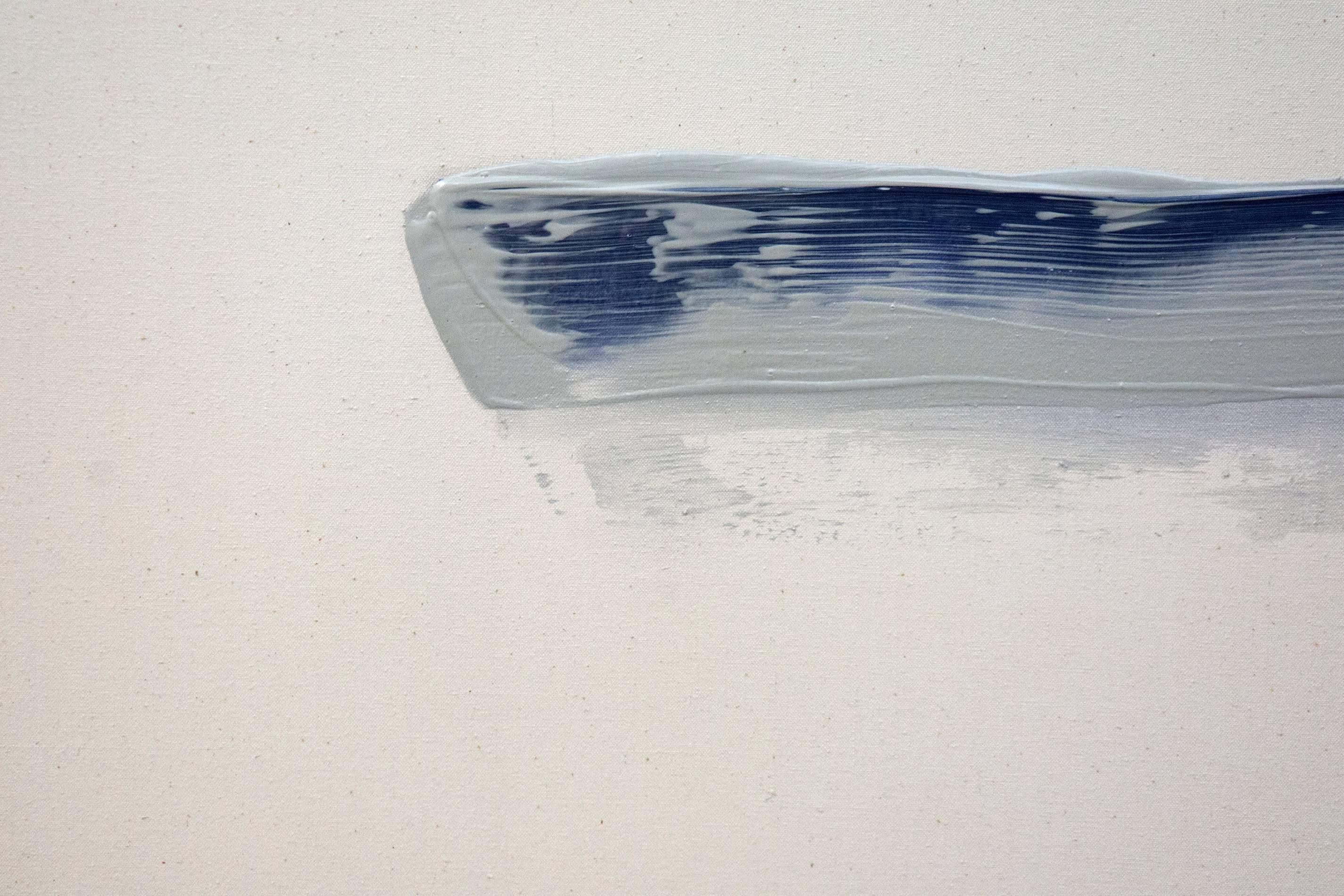Karmesinrote, stahlblaue, moosgrüne und taubengraue Tupfer schweben in ruhiger Kommunikation auf einer weiß gewaschenen Leinwand, die durch einen Strom von Kanariengelb unterteilt ist. Dieses große Acrylbild von Milly Ristvedt ist eine poetische