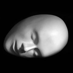 Nube 1/7 - escultura de bronce lacado blanco, suave, lisa, tranquilizadora, rostro humano
