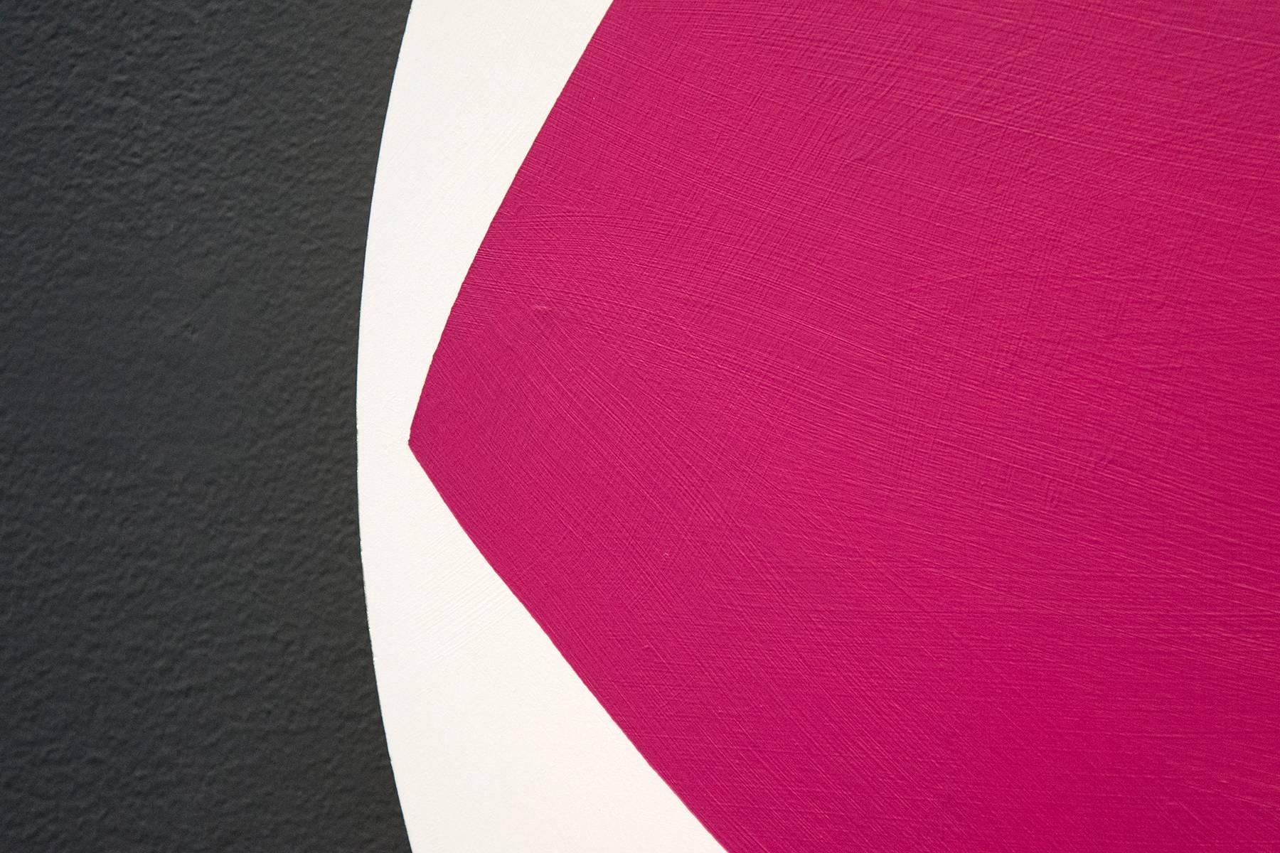 This lively painting is by Calgary’s Aron Hill. Known for bright colours and bold form, Hill has rendered a polygon in deep magenta on a white tondo (circle) rimmed with glowing gold leaf against a black backdrop. This is one in a series of