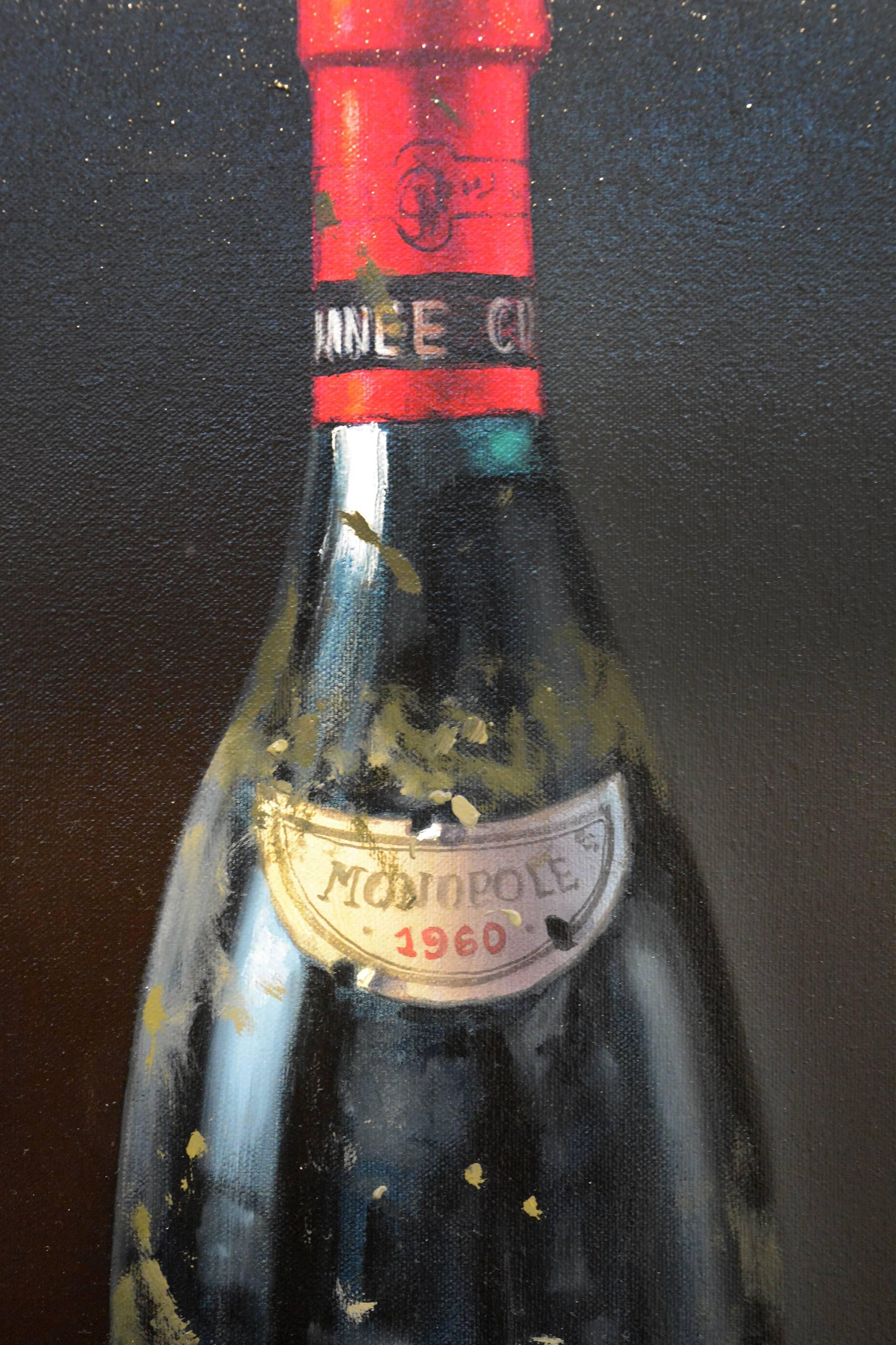 Weinkenner schätzen diesen Wein - einen 1960 Domaine de la Romanee-Conti La Tache Grand Cru Monopole, Côte de Nuits, Frankreich. Dieses Stillleben der Flasche zelebriert einen Wein, der gegenwärtig für rund 3000 US-Dollar pro Flasche gehandelt wird.