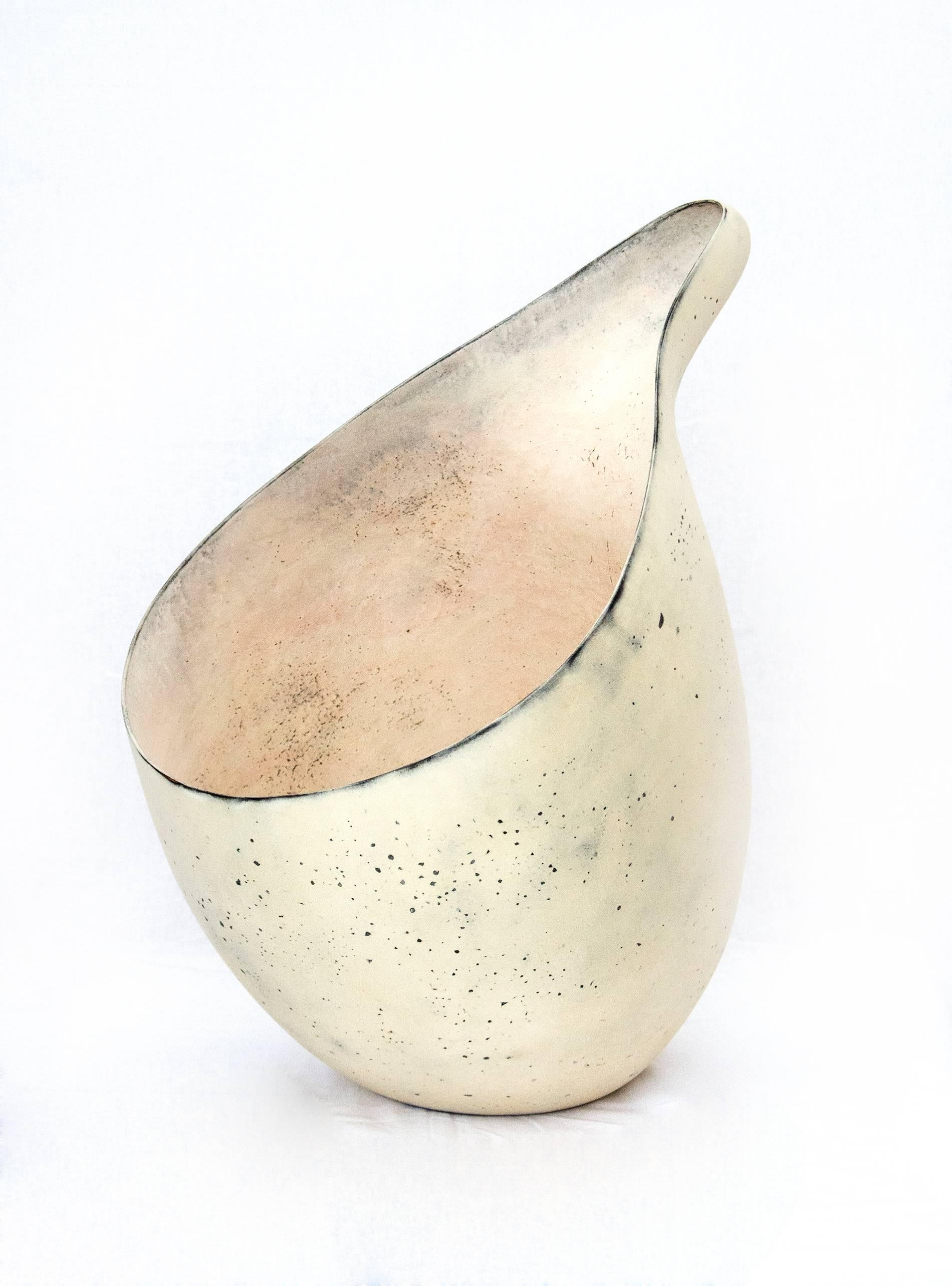 Terra Alba - creamy white, nature inspired, tear drop shaped, ceramic vessel - Sculpture by Steven Heinemann