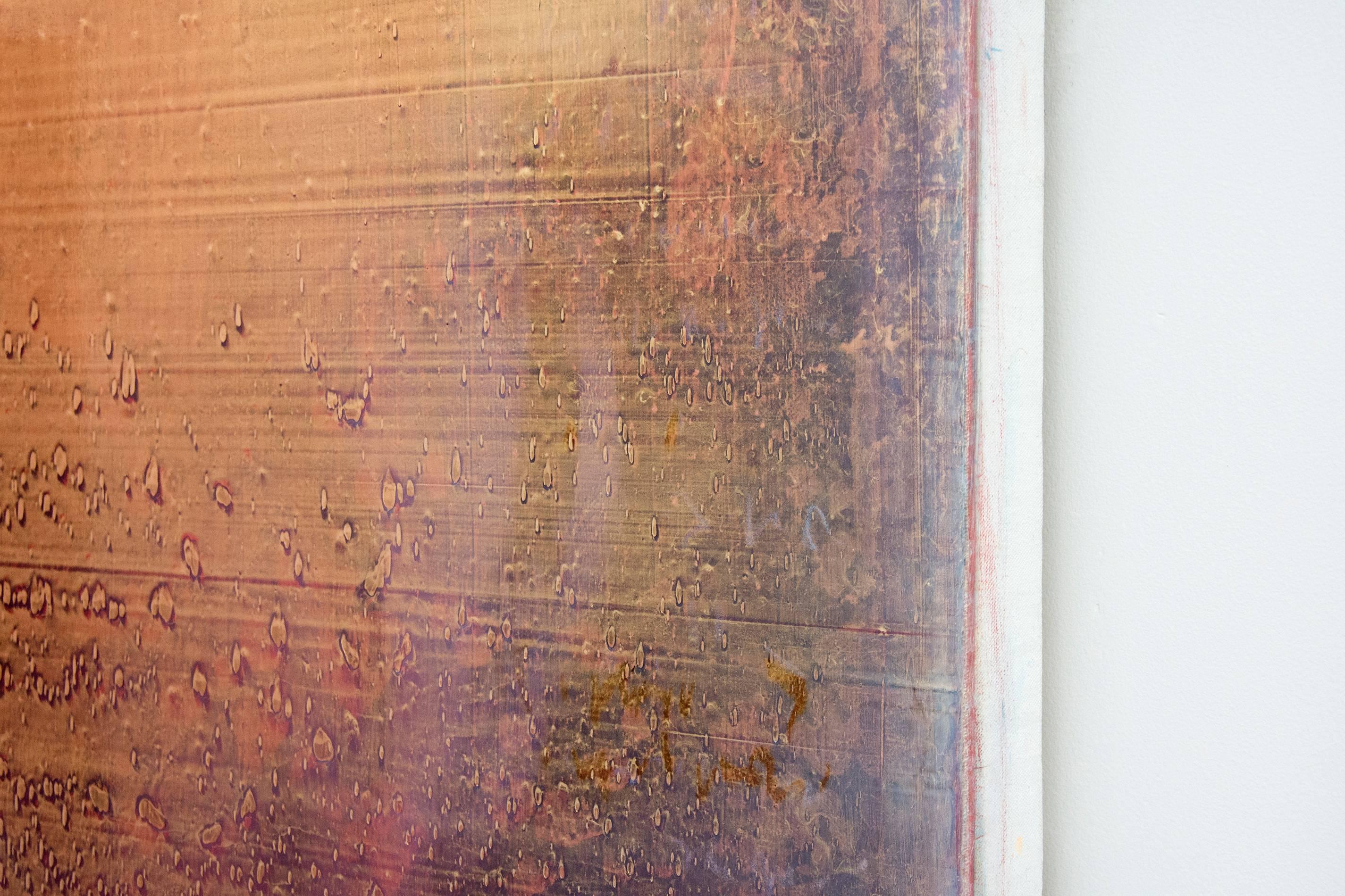 Atomare Mandarine, Kaki, persische Orange, Blütenrosa und rauchige Pflaumen-Nuancen. Die Farben dieses Gemäldes verändern sich, wenn sich der Betrachter bewegt, und erzeugen ein Gefühl von Tiefe und innerem Licht.

