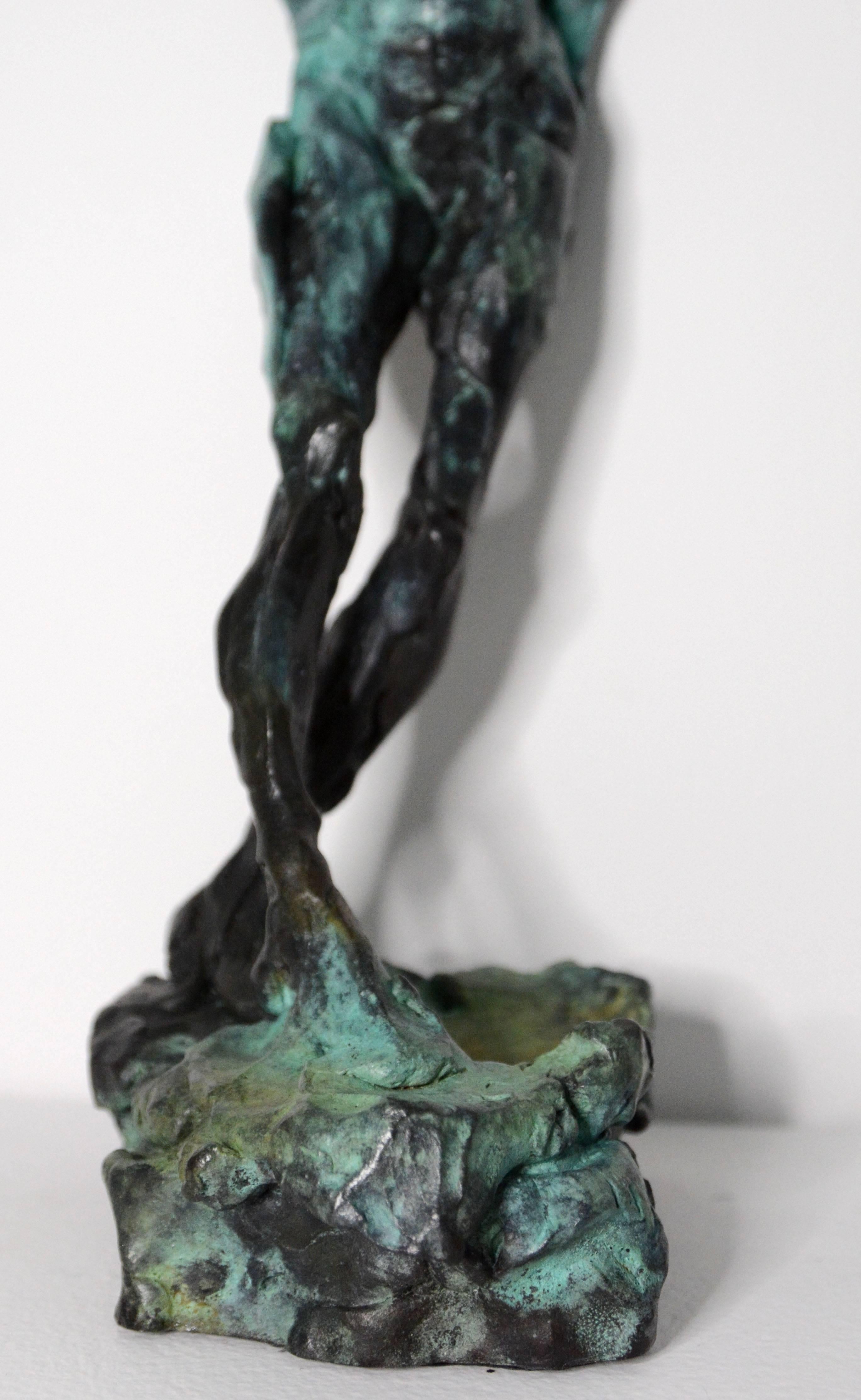 Sculpture XXXII 4/8 - nu, femme allongée, figure en bronze, statuette patinée en vente 1