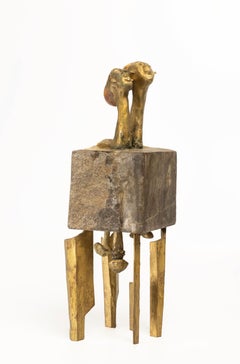 Escultura polaca de mediados de siglo de una pareja, en bronce con pátina dorada y piedra, hacia 1970