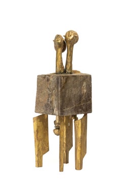 Escultura polaca de mediados de siglo de una pareja, en bronce con pátina dorada y piedra, hacia 1970