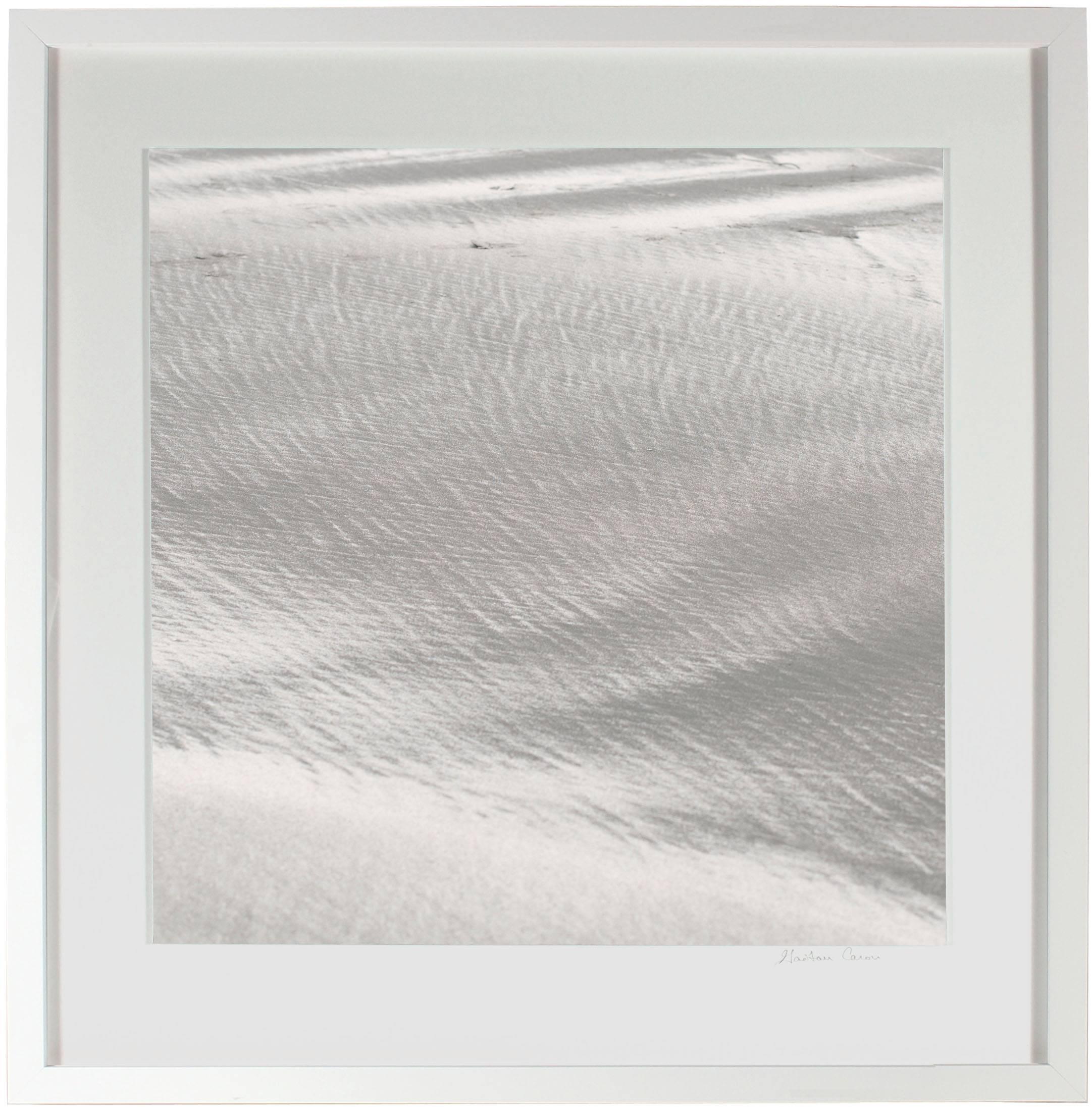 « Texture 10 : Shell Dust », photographie de Mendocino, Californie, 2015 - Contemporain Photograph par Gaétan Caron