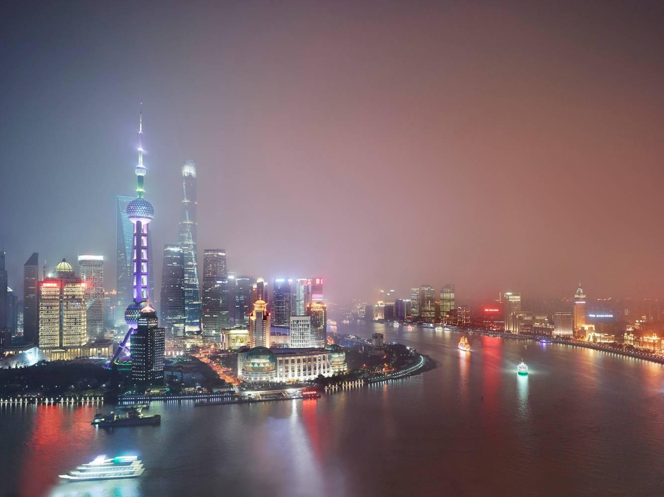 Color Photograph de Luca Campigotto - Shanghai