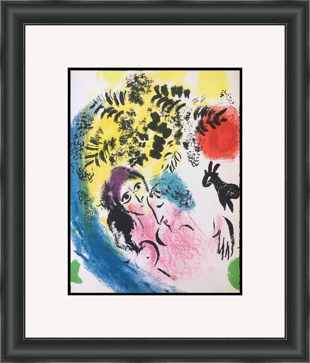 „Lovers with Red Sun“ von Marc Chagall ist eine Original-Farblithographie mit klarem Abdruck und satten Farben:: die zwei Liebende neben einem Flussbett mit roter Sonne im Hintergrund zeigt. Diese Lithographie misst 12::5 Zoll Höhe und 9::5 Zoll