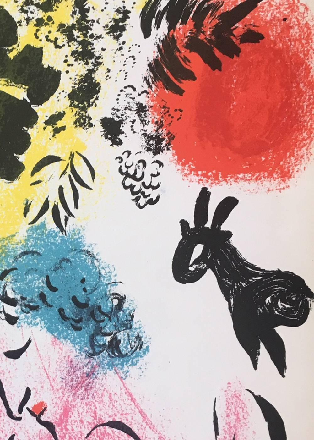 Verlobungsliebhaber mit roter Sonne (Beige), Figurative Print, von Marc Chagall