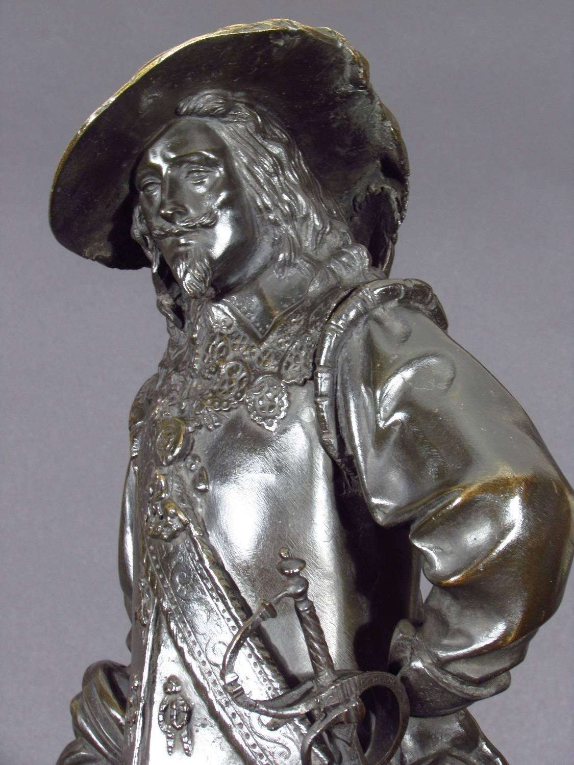  Rares sculptures en bronze du roi Charles Ier et du Lord Protecteur Oliver Cromwell. Patine vert foncé sur des bases cannelées en bois et en marbre noir et vert de mer.  Signé ;  A. Carrier