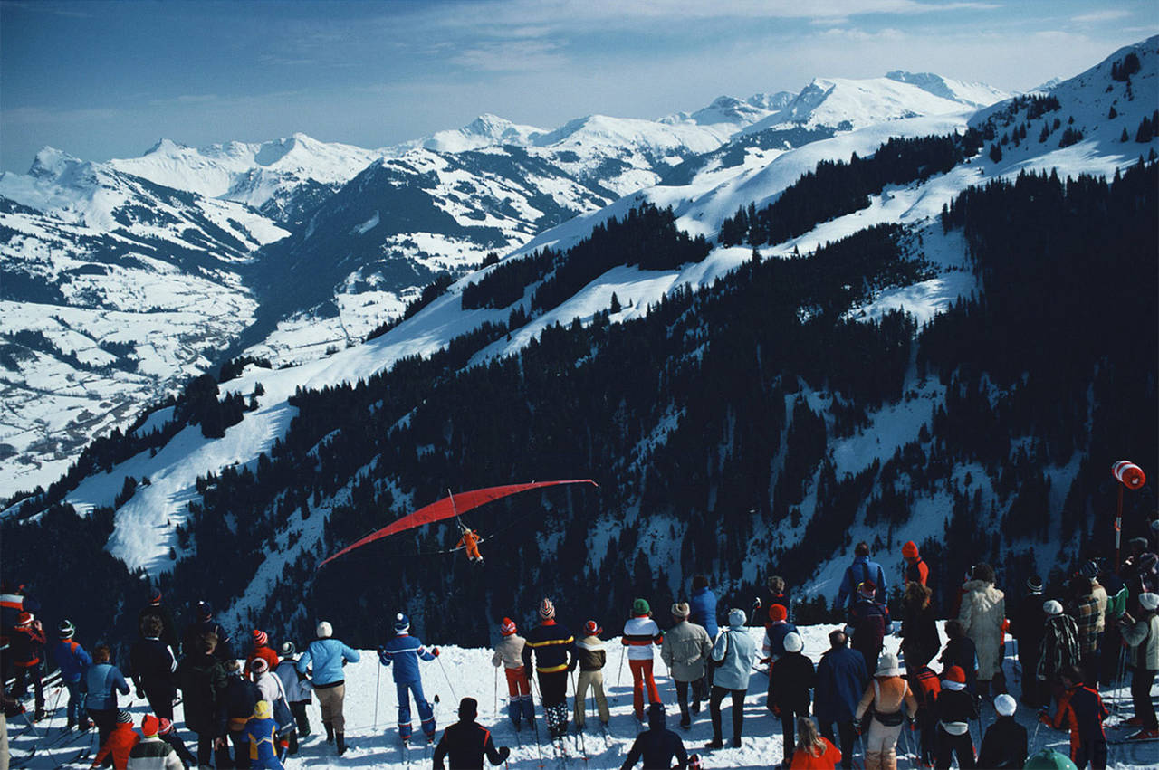 Slim Aarons Figurative Photograph - Hang Gliding