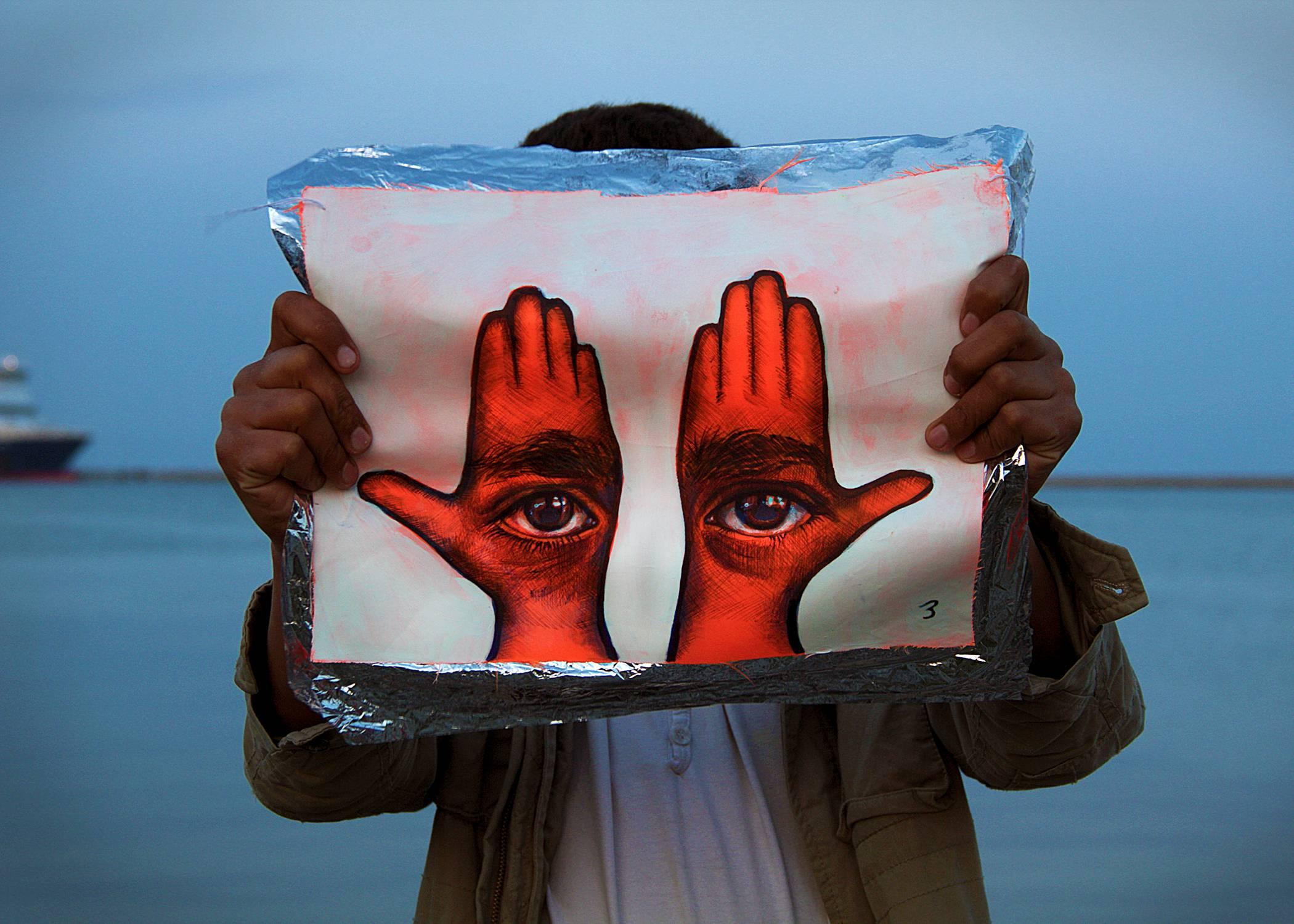 Portrait Photograph di Aubrey Roemer - Khamsa I (Ali)