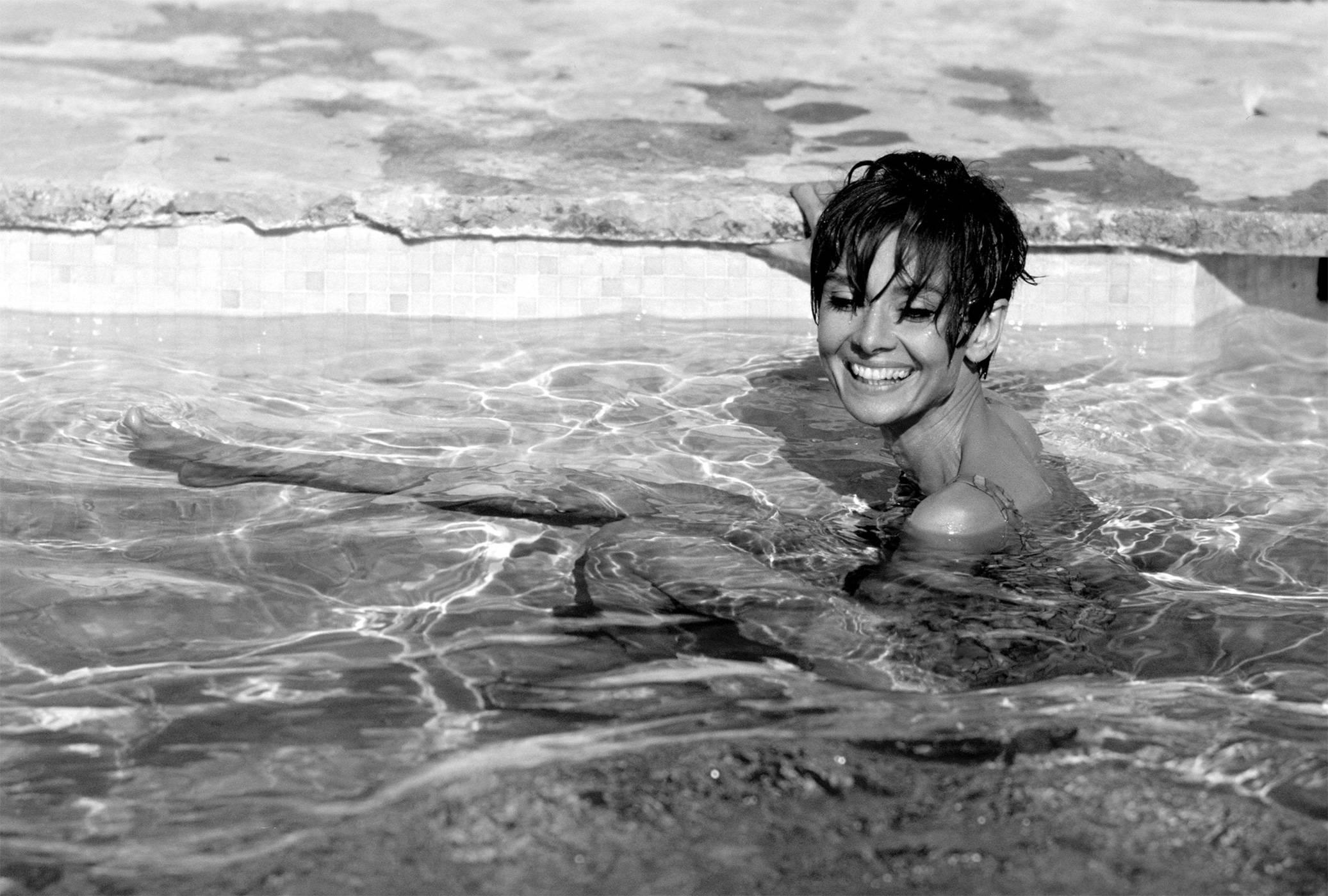 Terry O'Neill Black and White Photograph - Audrey Hepburn in the Pool 