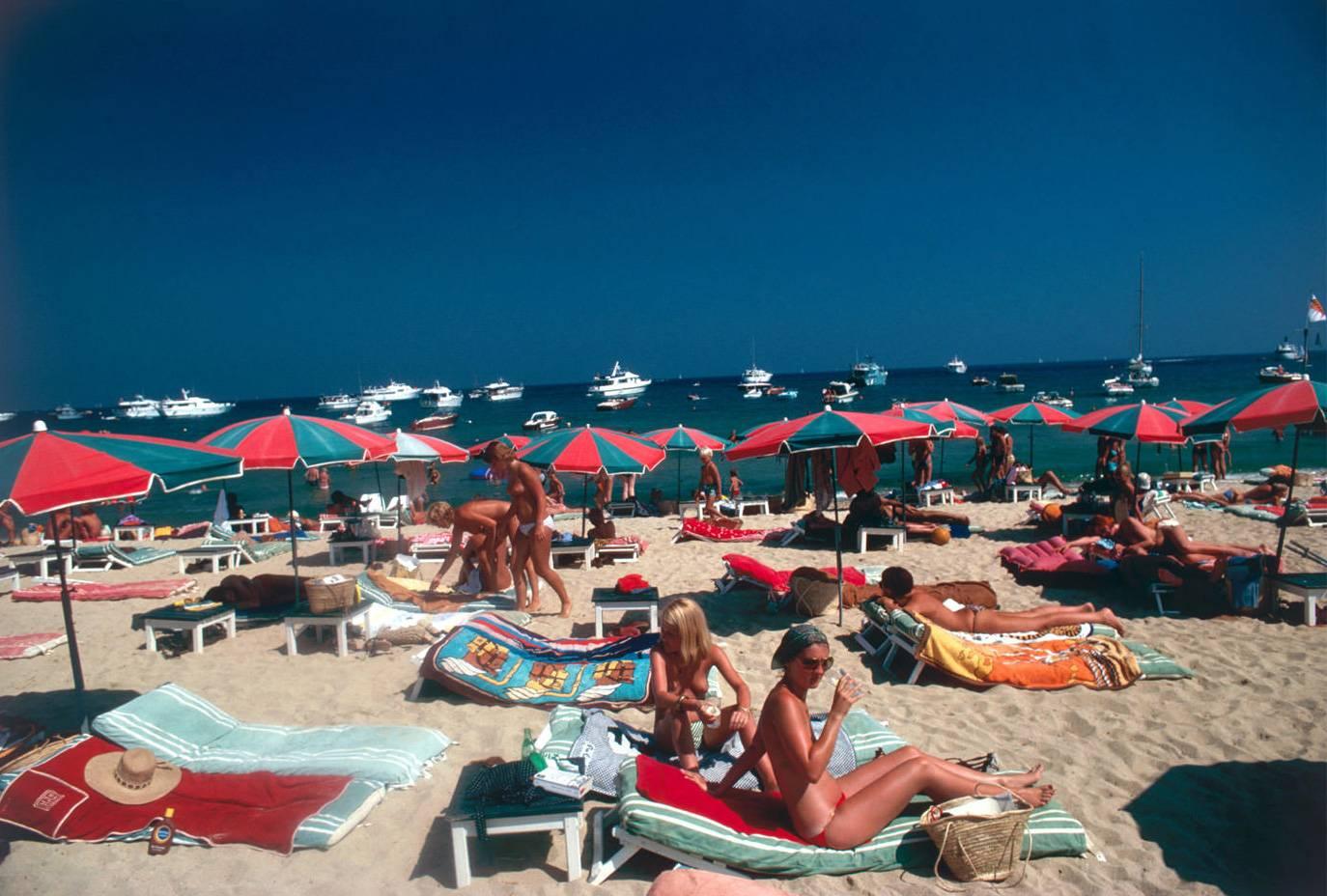 Beach at St. Tropez (Edition „Slim Aarons Estate“