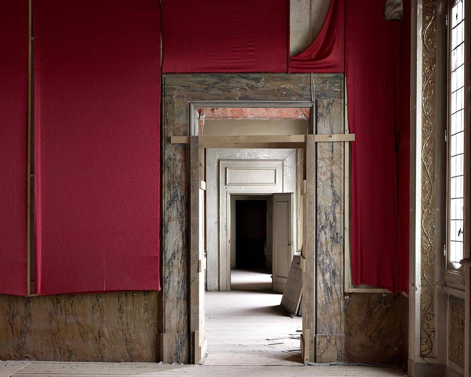 Landscape Photograph Massimo Listri - Palazzo Serristori, Firenze