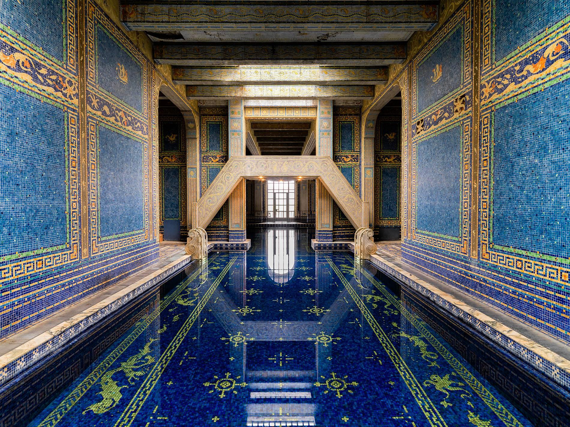 Landscape Photograph di Massimo Listri - Castello di Hearst, Princina Coperta, opera lirica
