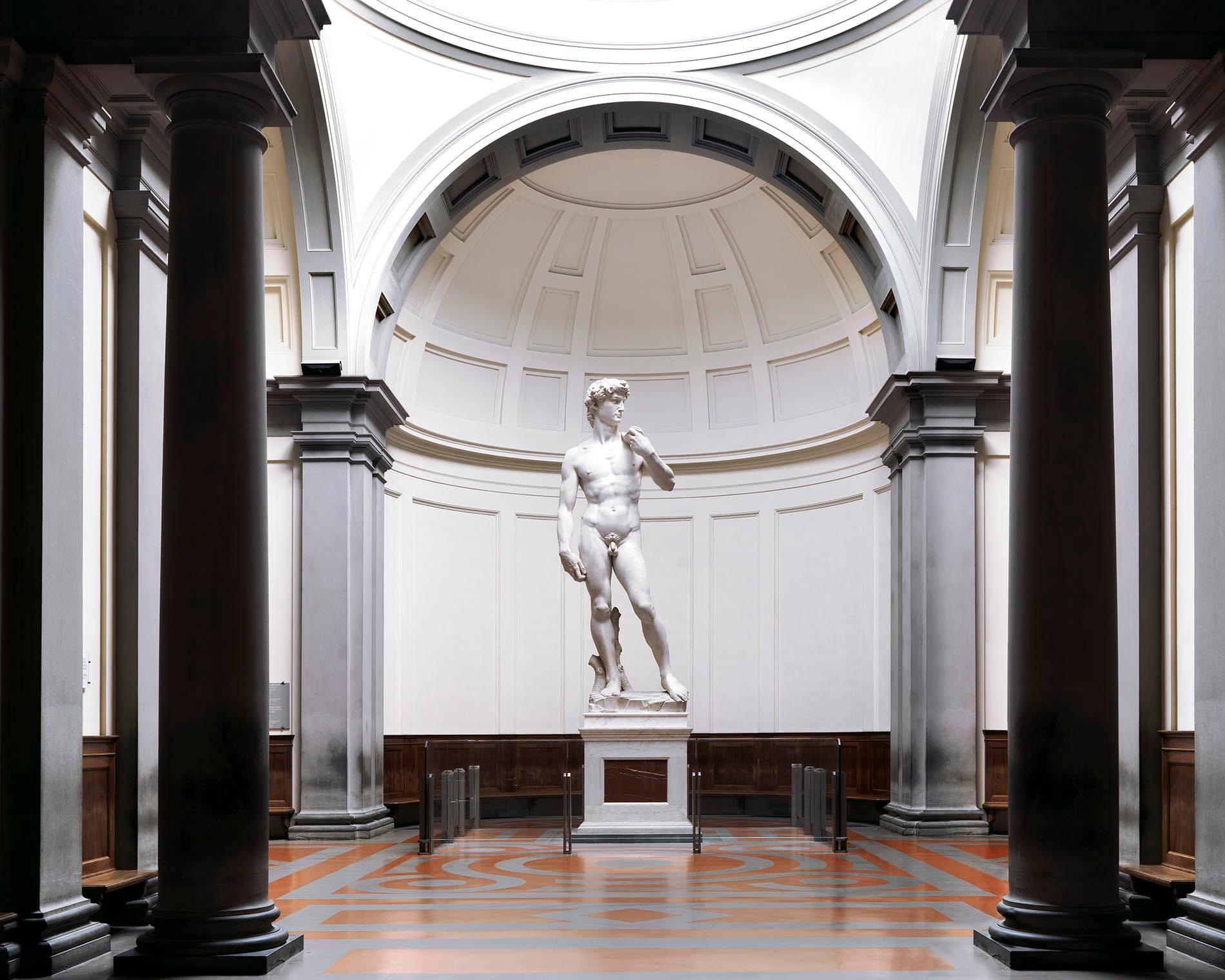 Massimo Listri Color Photograph – Galleria dellAccademia (David von Michelangelo)