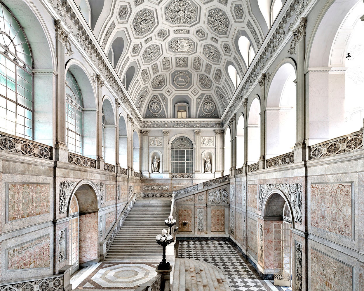 Color Photograph de Massimo Listri - Palacio Real, Nápoles