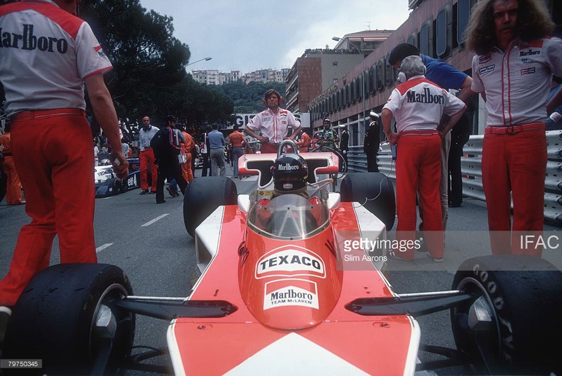 Monaco Grand Prix (Erbstücke aus dem Nachlass) – Photograph von Slim Aarons