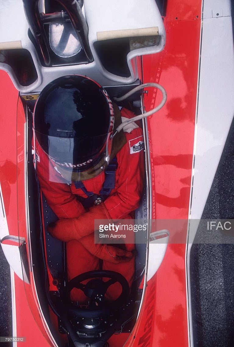 Slim Aarons Color Photograph – Monaco Grand Prix (Erbstücke aus dem Nachlass)