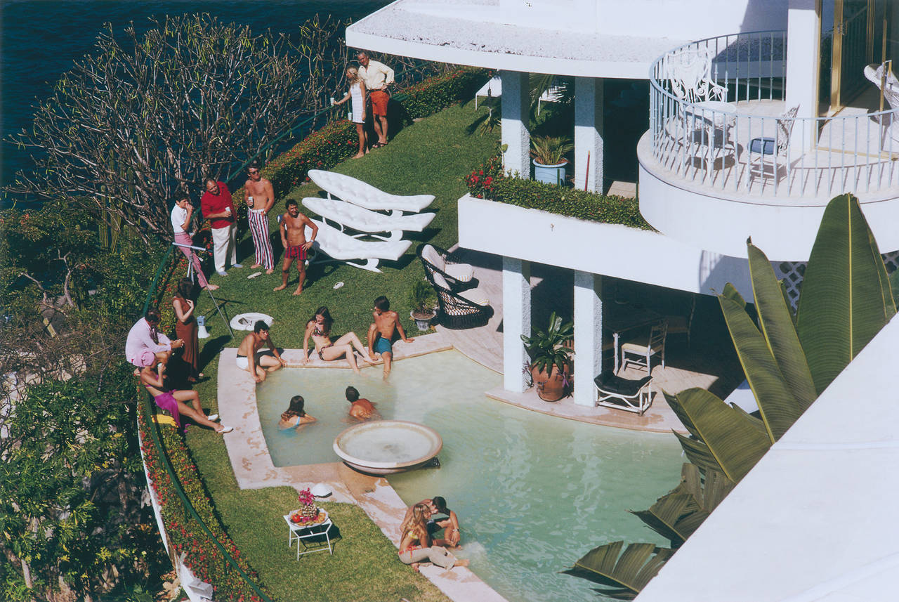 Slim Aarons Figurative Photograph - Clifftop Pool (Aarons Estate Edition)