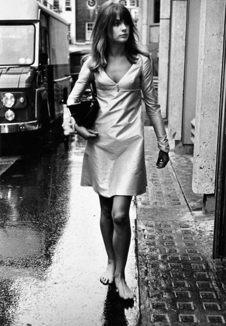 Terry O'Neill Black and White Photograph - Jean Shrimpton Barefoot