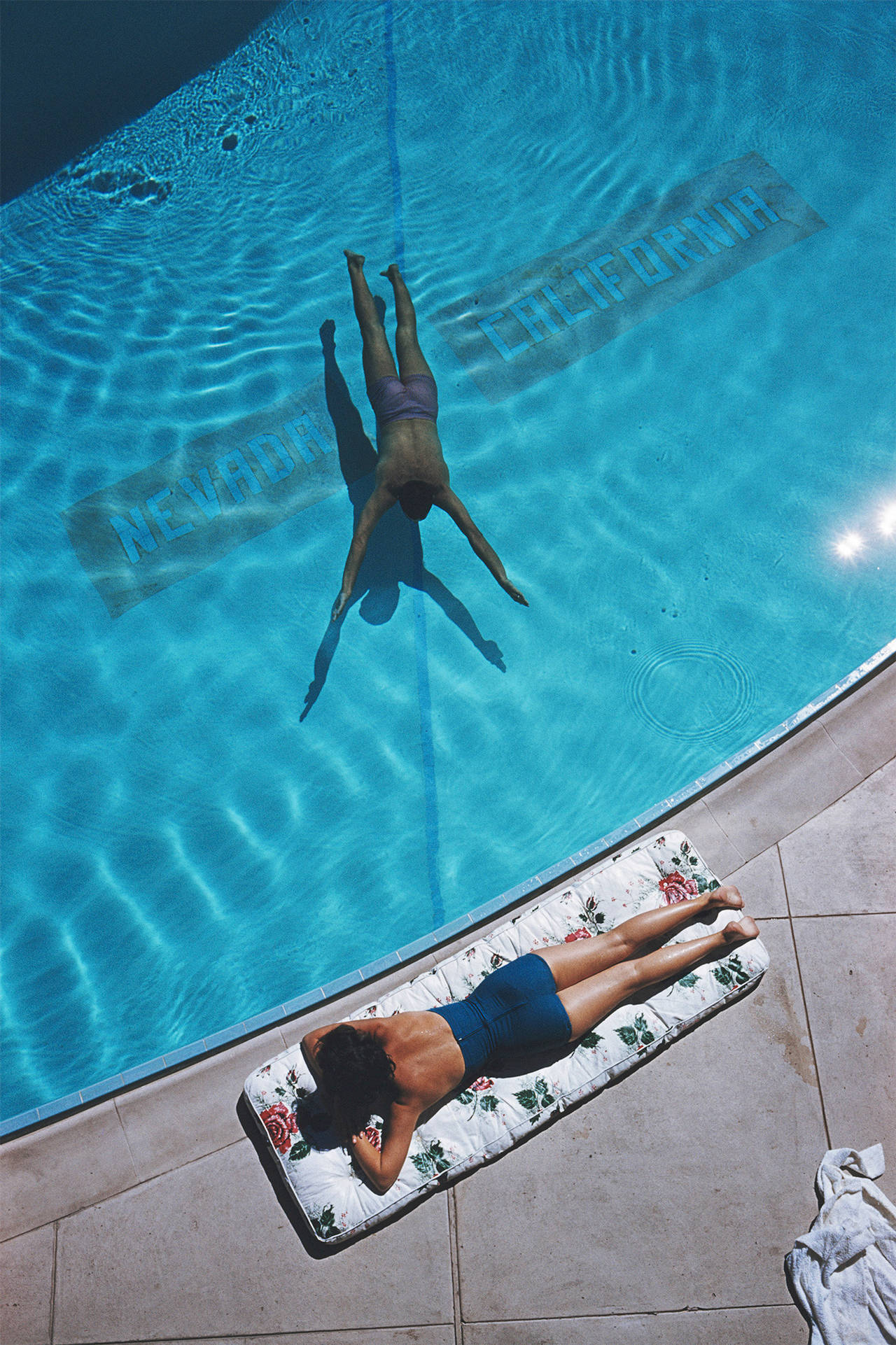 Slim Aarons - Swimmer and Sunbather (Aarons Estate Edition), Photograph