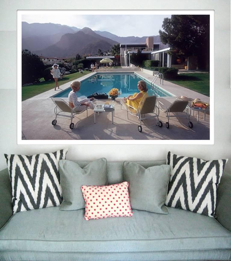 Vacation de Verbier (dition de la succession d'Aarons) - Gris Landscape Photograph par Slim Aarons
