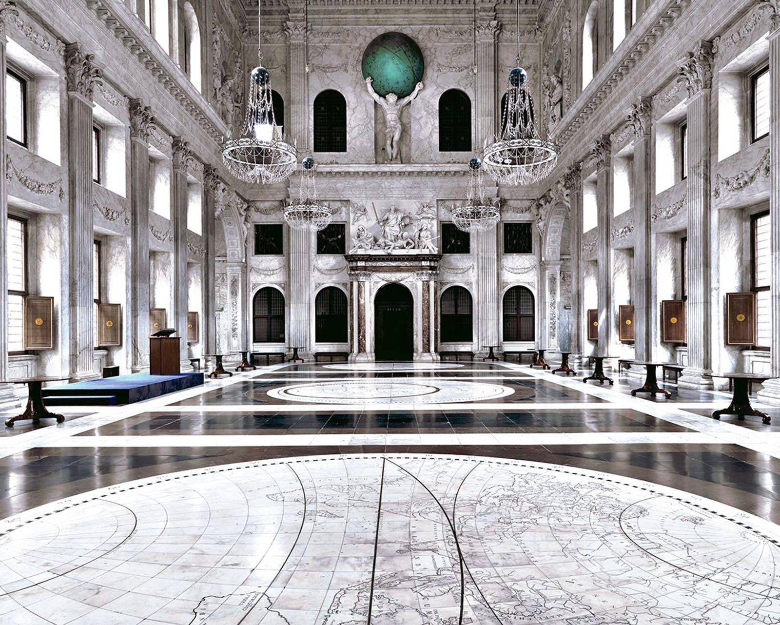 Massimo Listri Landscape Photograph – Palazzo Real II, Amsterdam