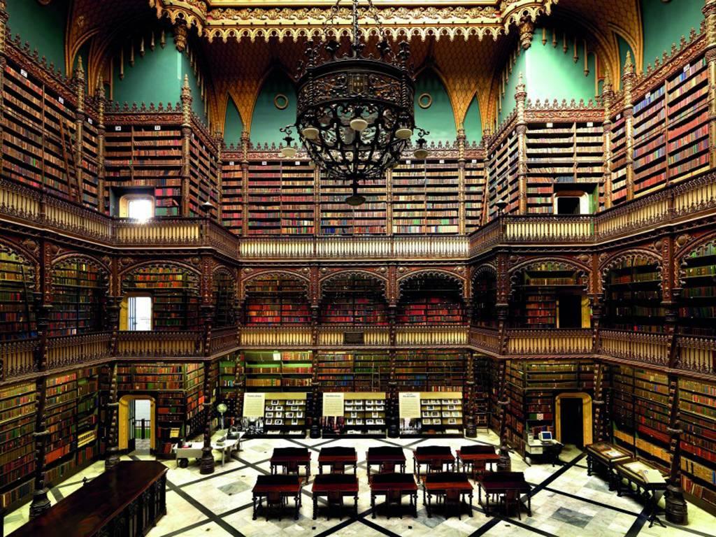 Biblioteca Real Gabinete de Leitura, Rio De Janeiro-Brasilien – Photograph von Massimo Listri