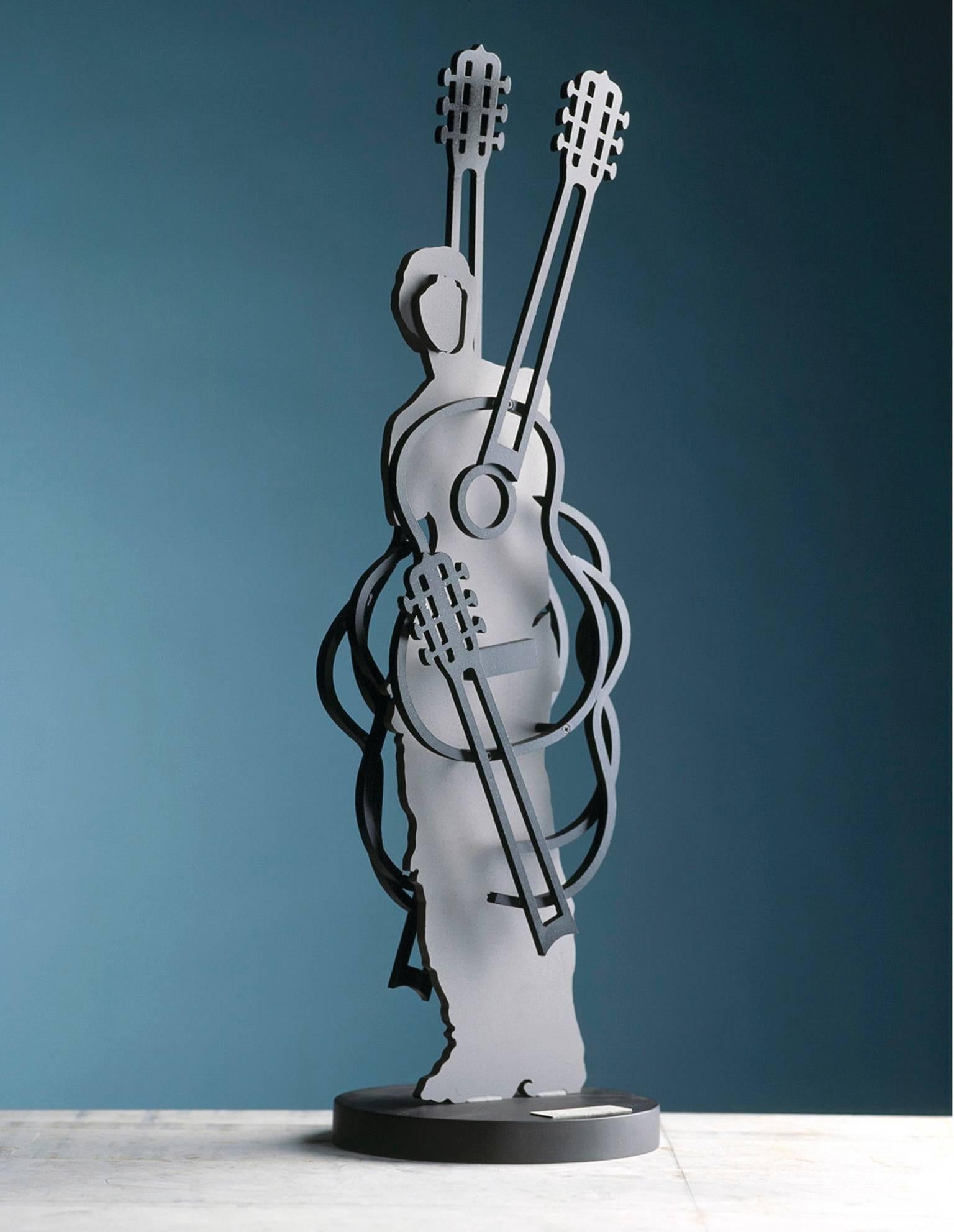 Fernandez Arman Figurative Sculpture - Venus à cordes.