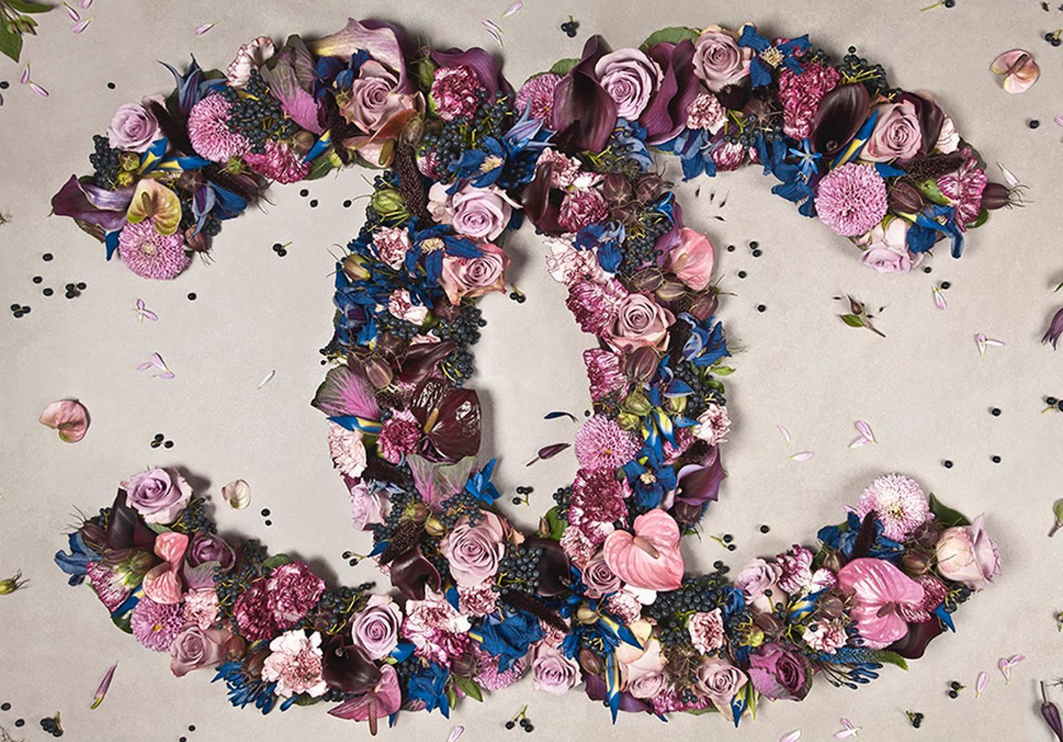 Figurative Photograph Clara Hallencreutz - De luxe (odeur de parfum violette)