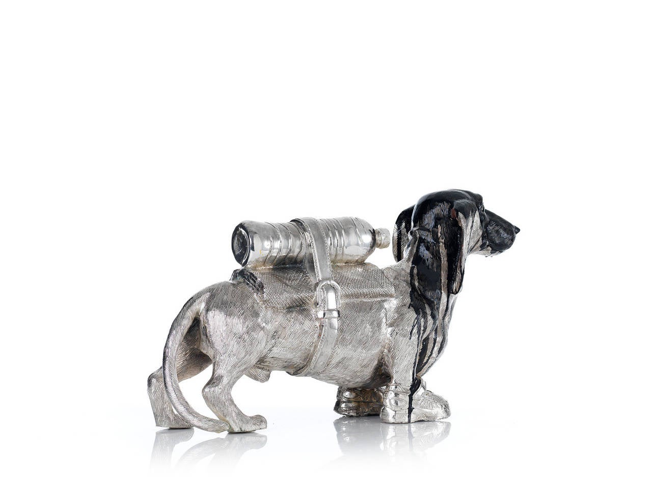 Firmato/numerato 1/8 ex.
Spedizione gratuita in tutto il mondo.
Bronzo placcato argento.
Acquistato direttamente dall'artista.

William Sweetlove, nato a Ostenda, in Belgio, nel 1949, unisce il dadaismo con il surrealismo e la pop art in sculture