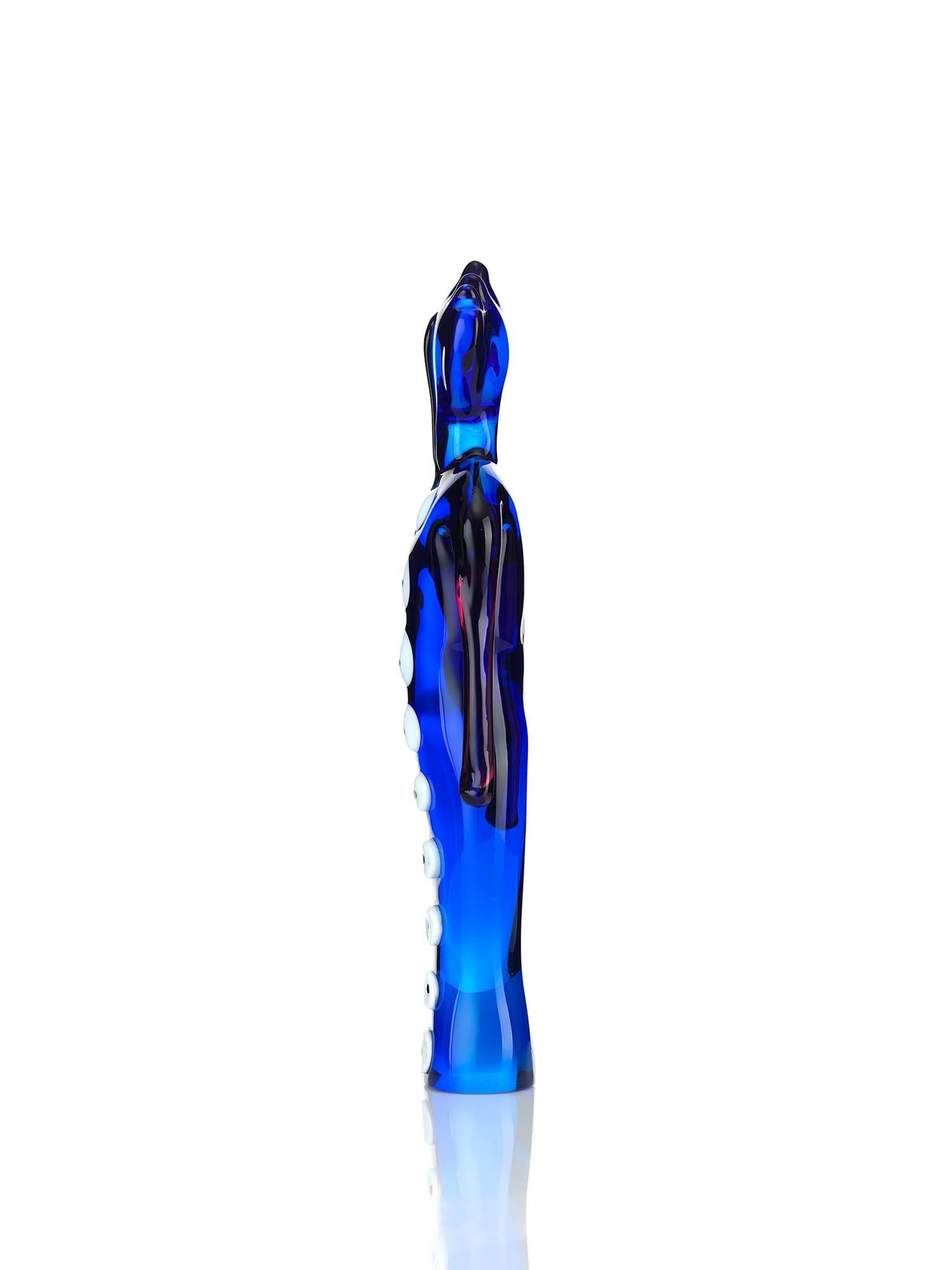 Arlequin bleu à droite - Sculpture by James Coignard