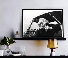 Porträt (Frau im Vintage-Auto)