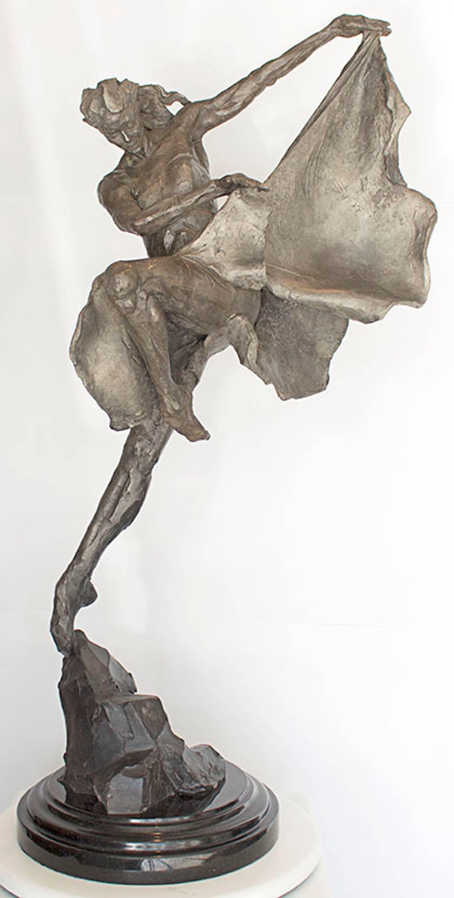 Larry Schueckler Figurative Sculpture - Menil Park