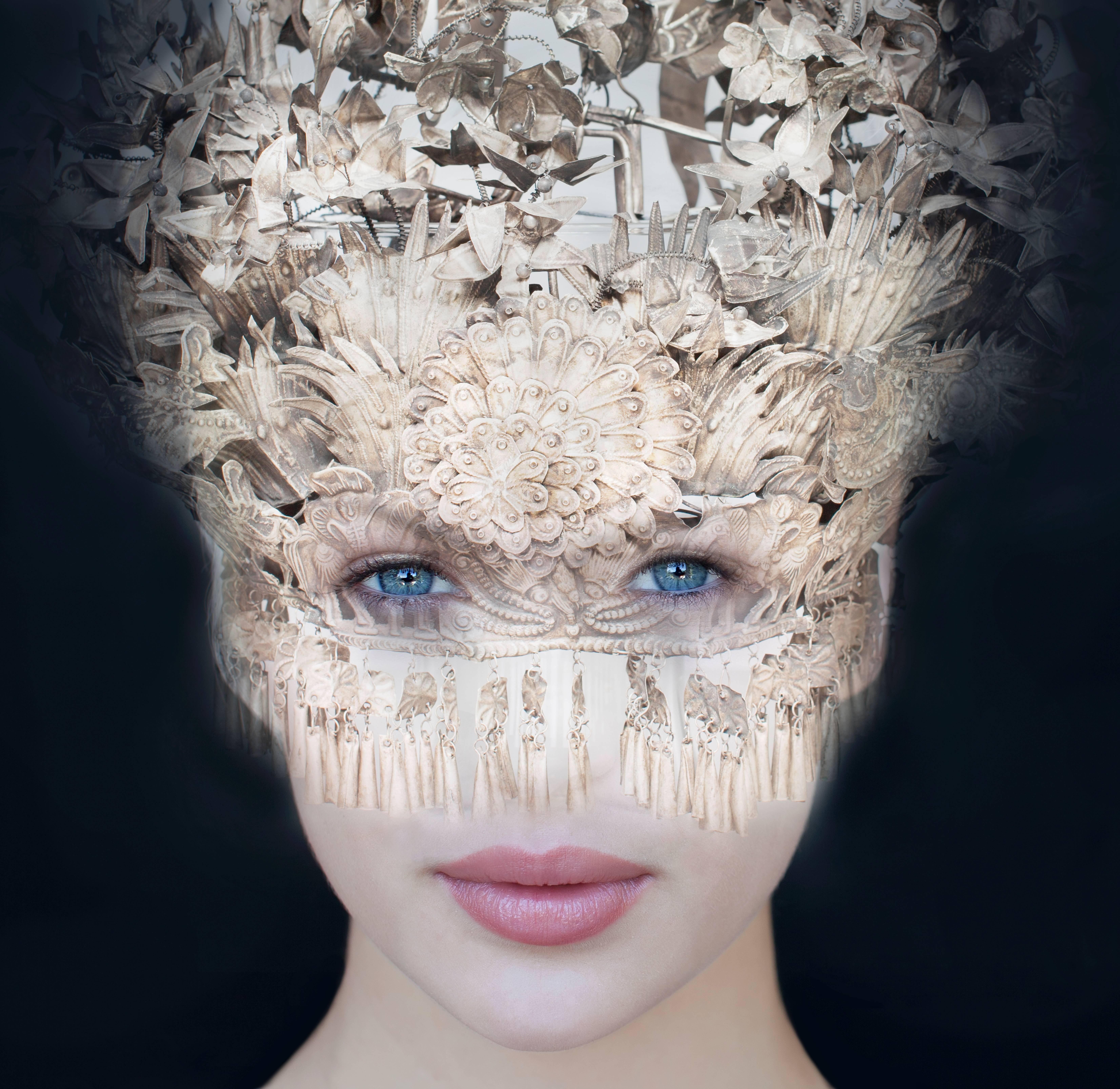 Micky Hoogendijk Color Photograph - Regal Blond
