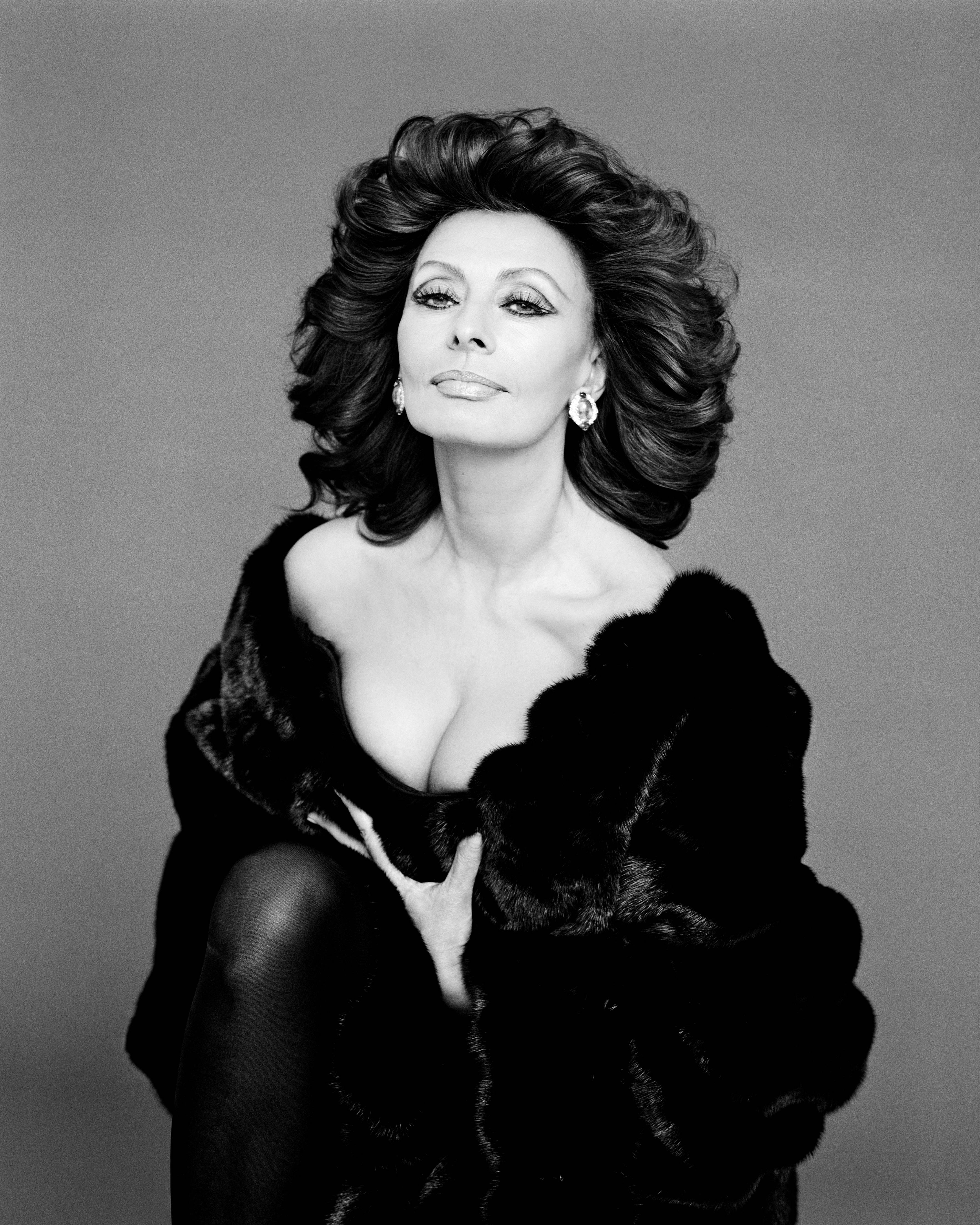 Gian Paolo Barbieri Black and White Photograph - Sofia Loren, Parigi 1985