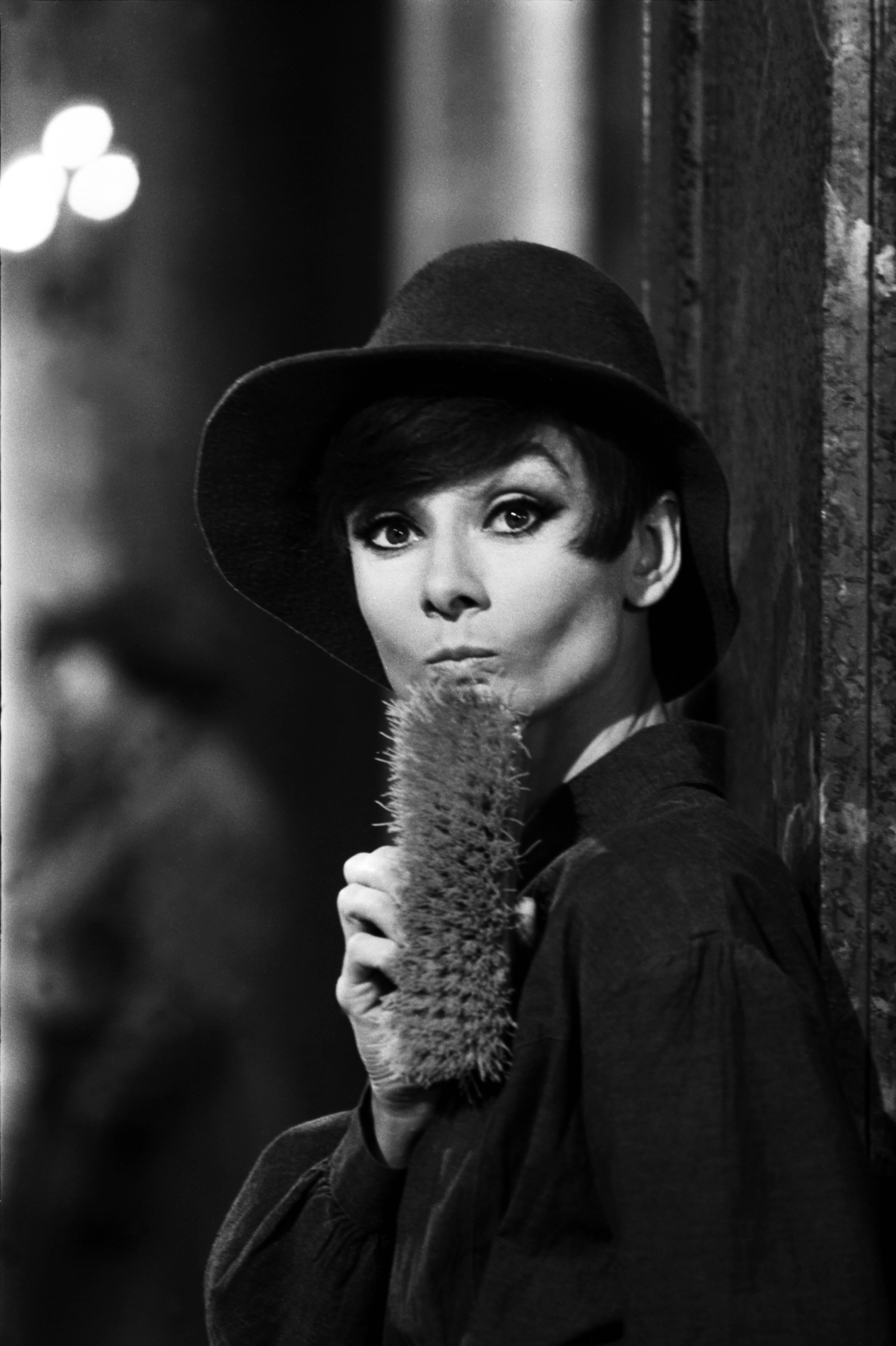 TERRY O\'NEILL Black and White Photograph - Audrey Hepburn, 1966
