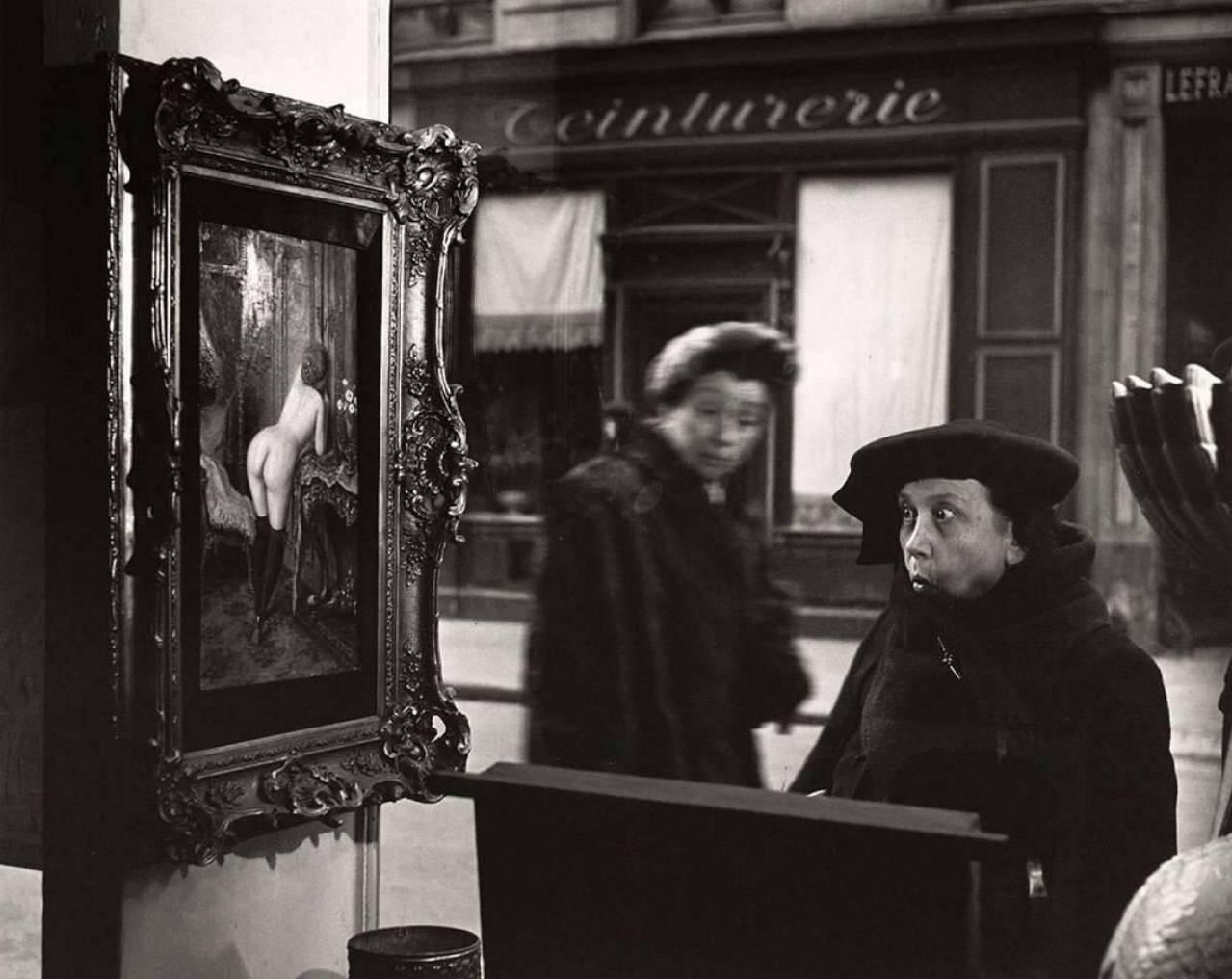 Robert Doisneau Portrait Photograph - La Dame Indignée