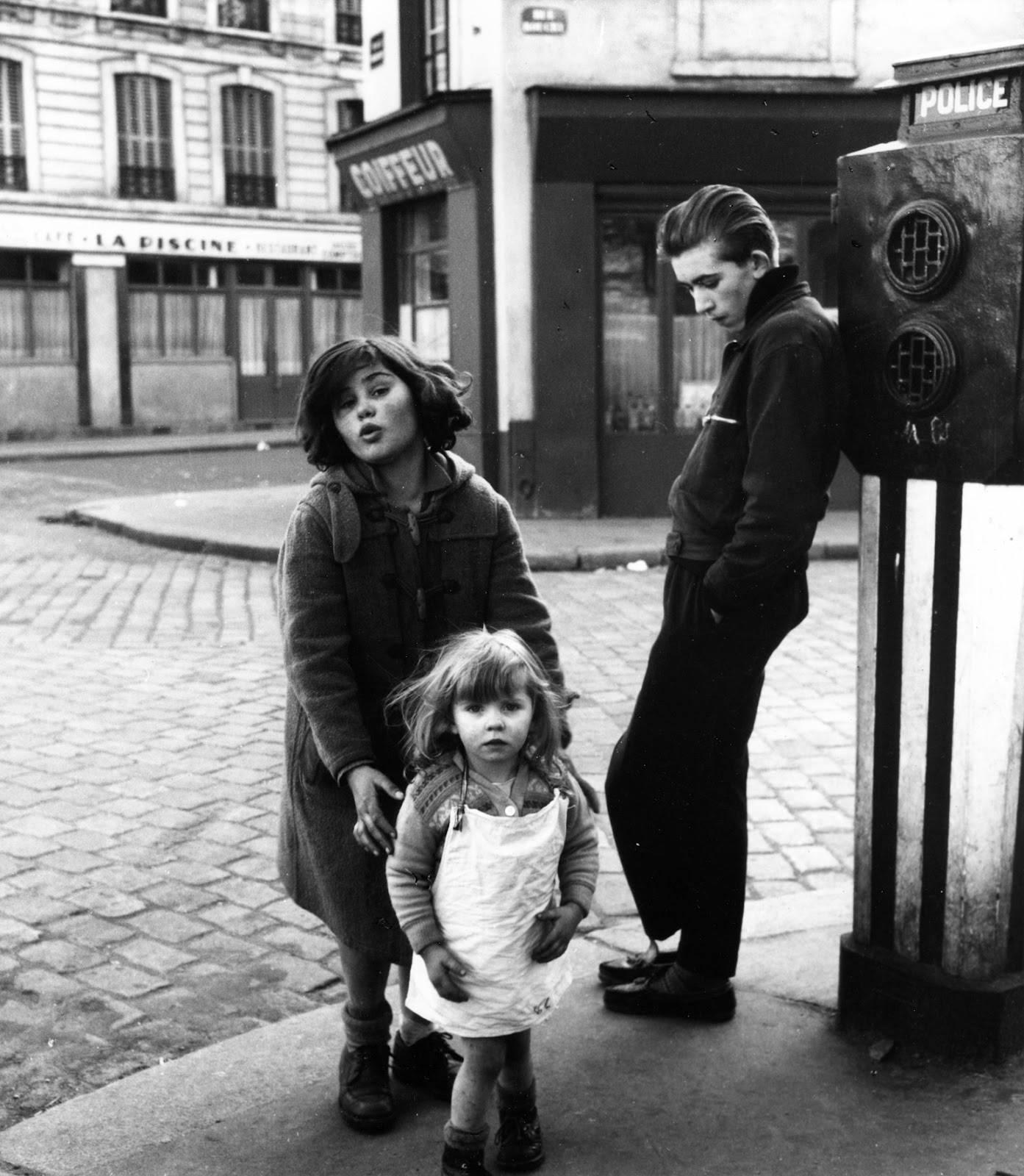 Robert Doisneau Black and White Photograph - Les Enfants de la Place Hébert